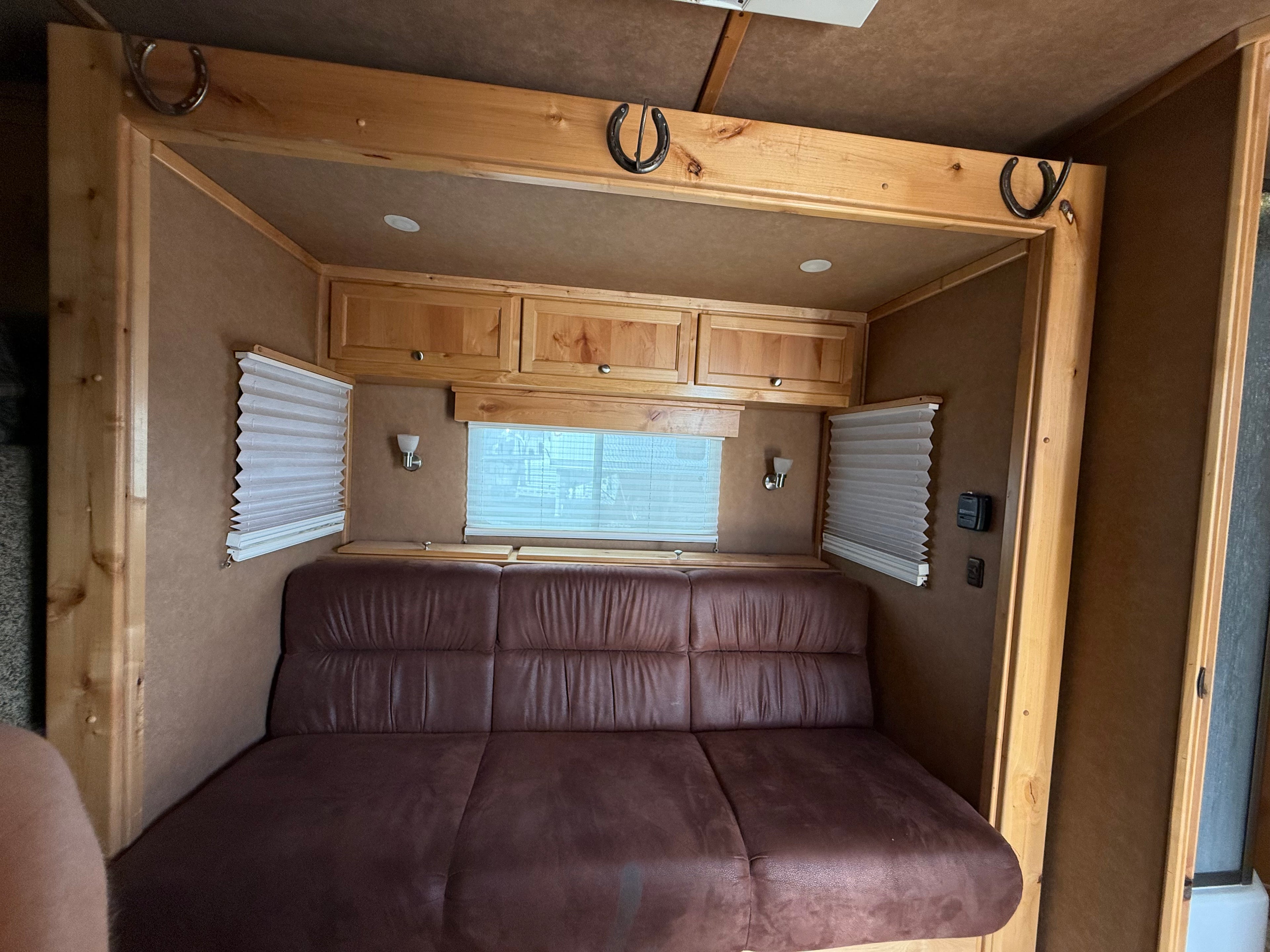 2012 Logan Coach 4H Razor XLT LQ #72351