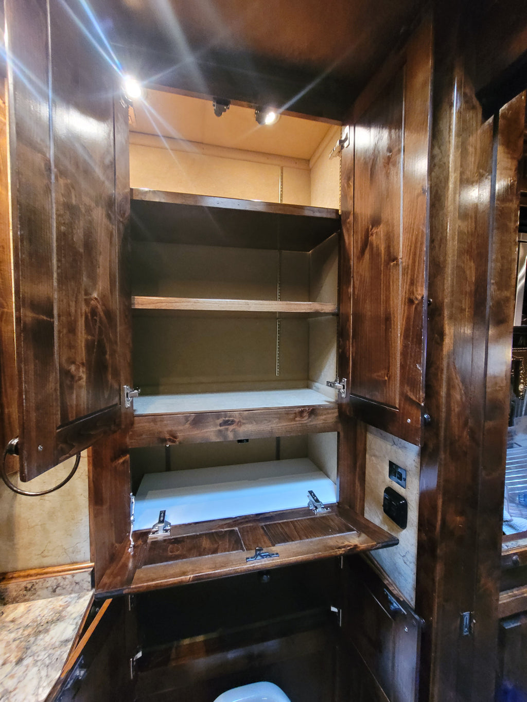 2015 Bloomer 5 Horse Living Quarters