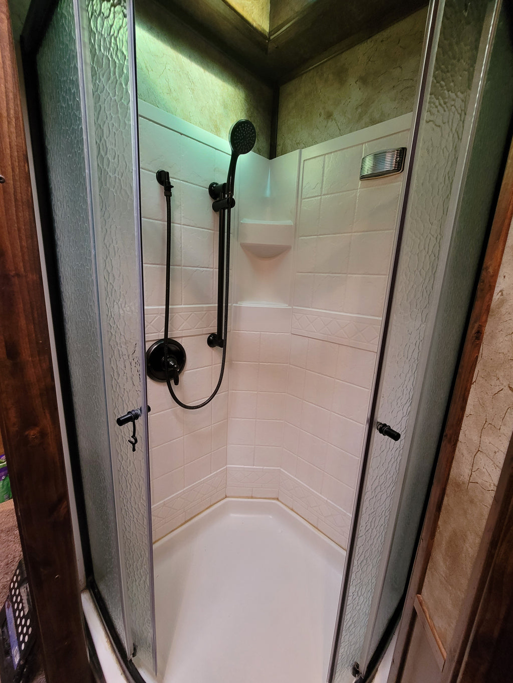 2015 Bloomer 5 Horse Living Quarters