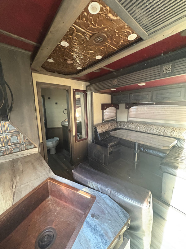 2016 Elite 5 Horse LQ 15’ Trail Boss