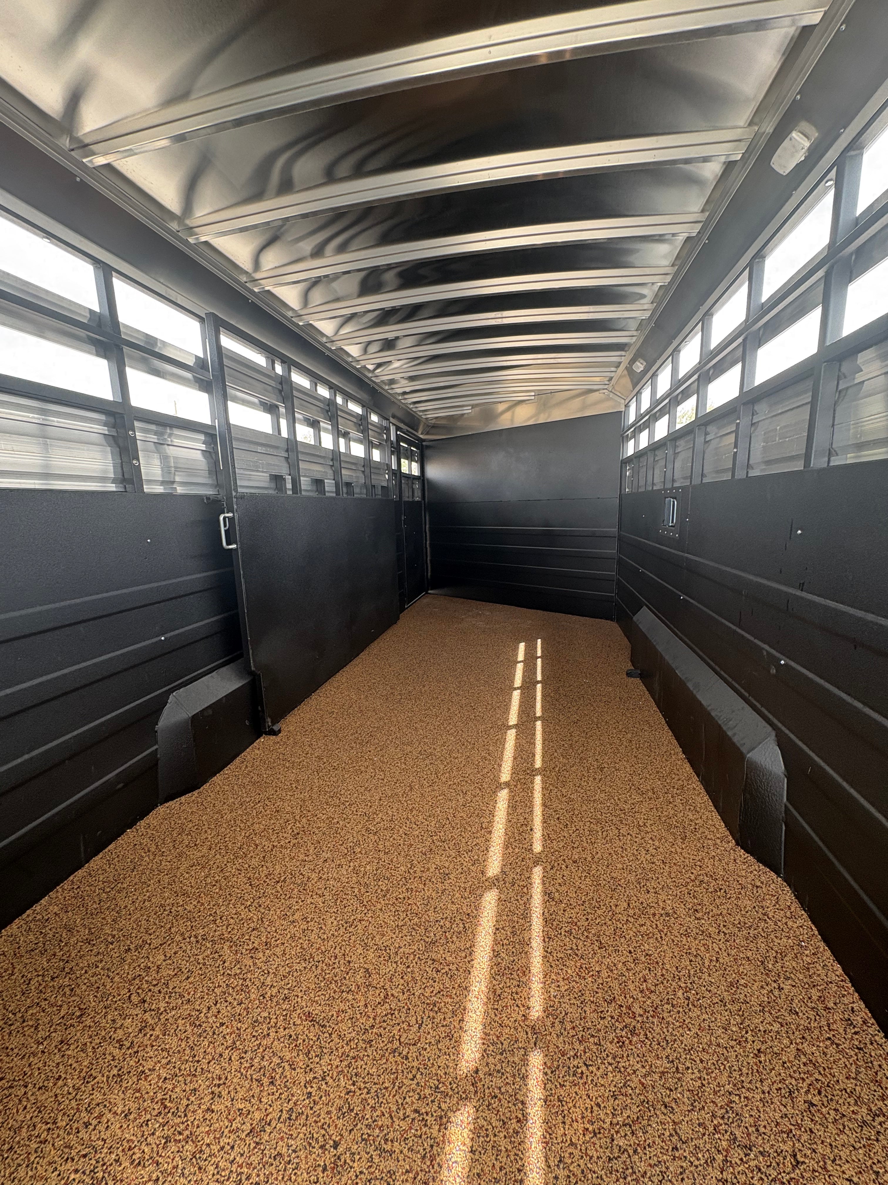 2026 Logan Coach 24’ Stock Combo T/T #14153