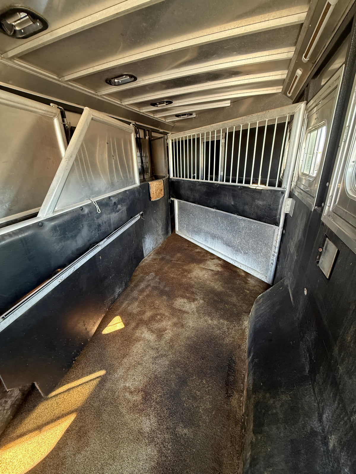 2011 Logan Coach 5H LQ #72042