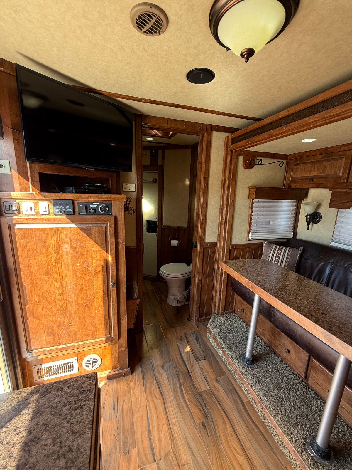 2011 Logan Coach 5H LQ #72042