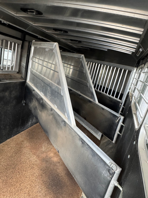 2015 Logan Coach 4 Horse LQ #72021