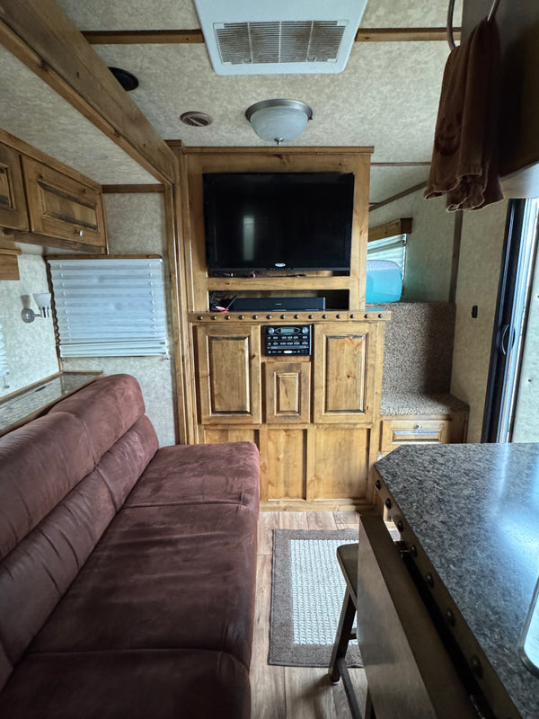 2015 Logan Coach 4 Horse LQ #72021