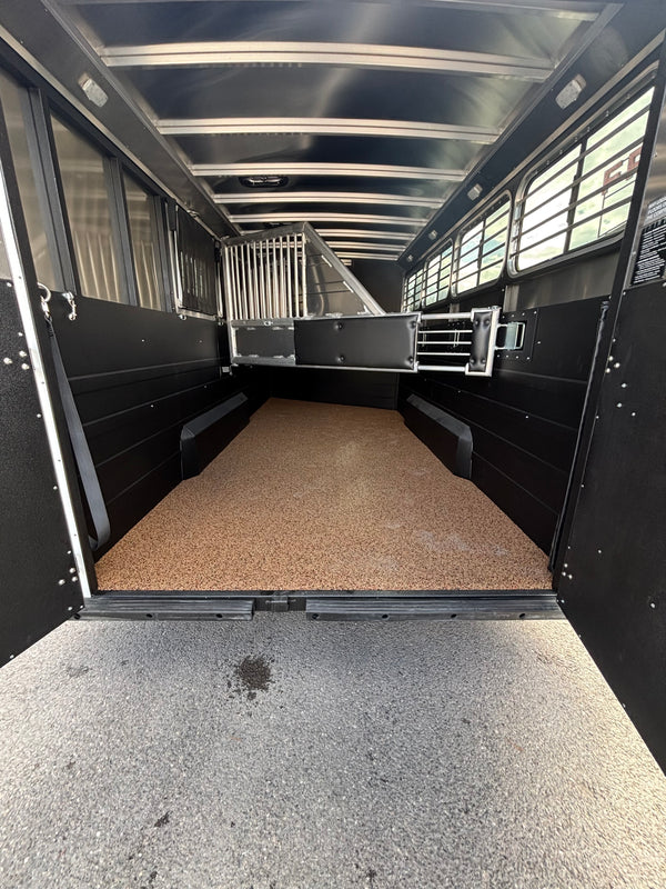 2025 Logan Coach Riot 4 Horse Trailer #13694