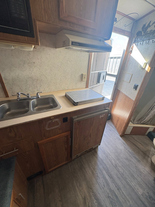 1995 Sundowner 4 Horse LQ #9250