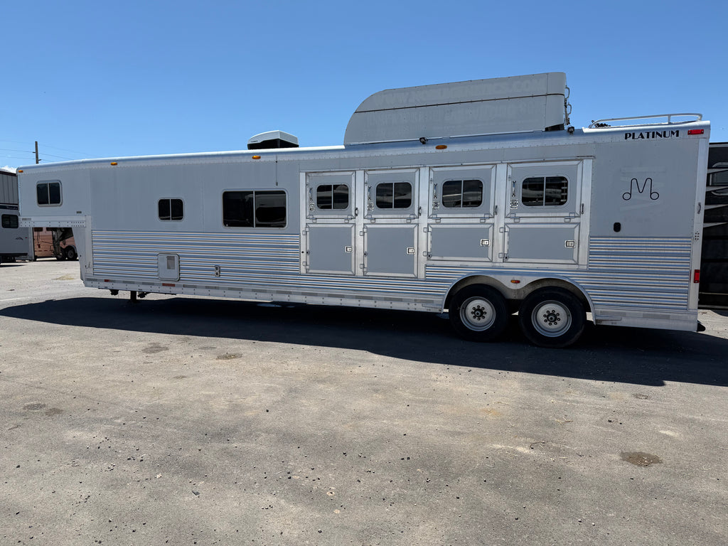 2005 Platinum 4 Horse Living Quarters