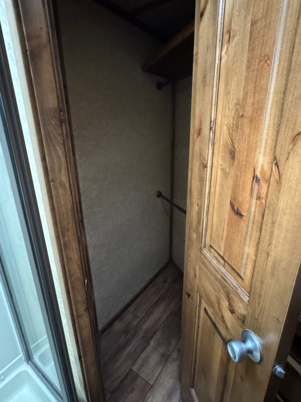 2015 Logan Coach 4 Horse LQ #72021