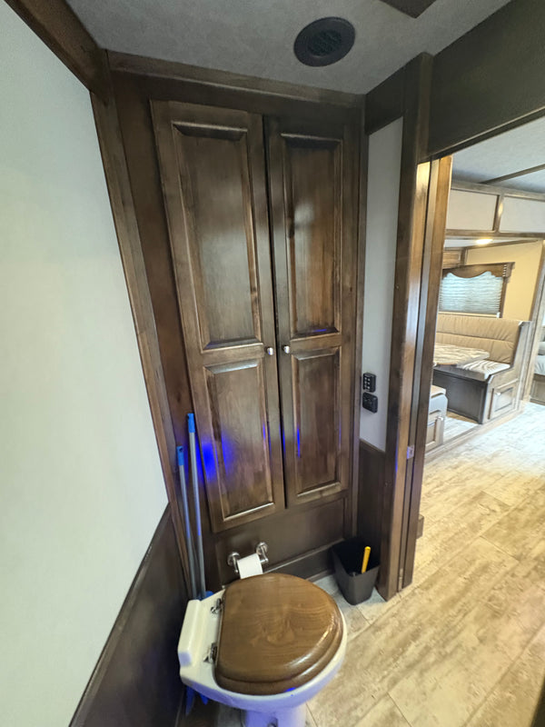 2023 Platinum Coach 4 Horse LQ