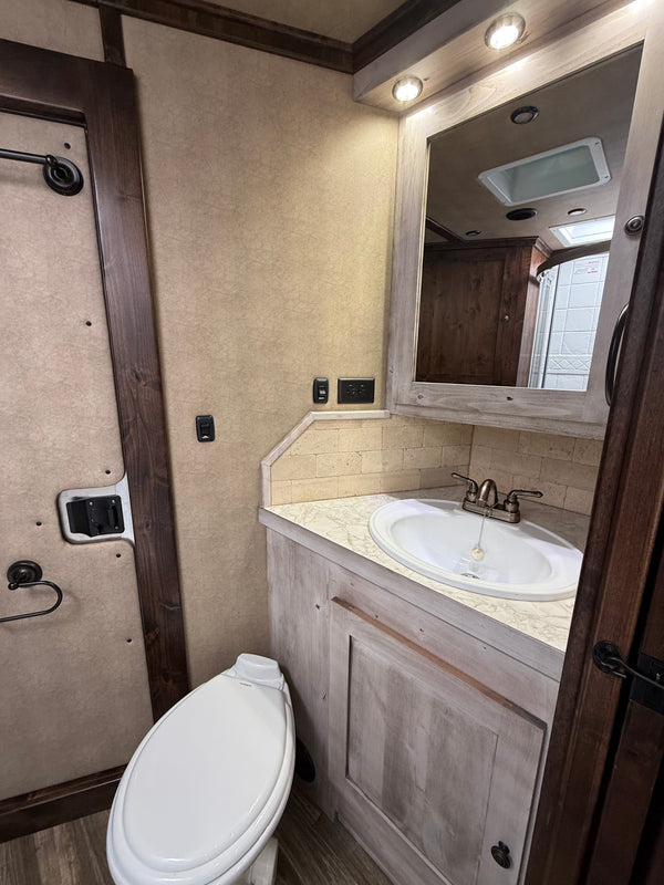 2026 Logan Coach Riot 4 Horse Living Quarters #14008