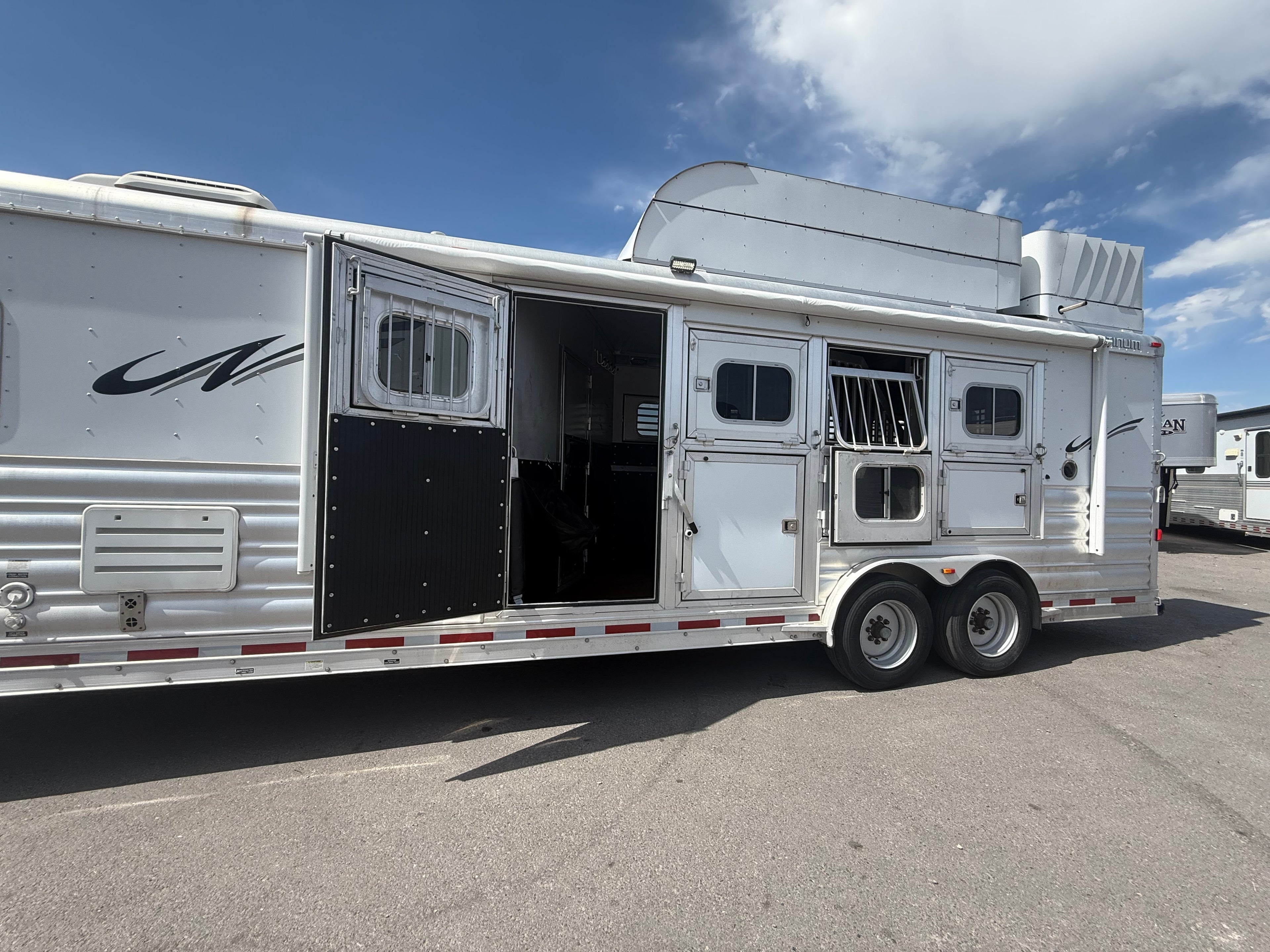 2015 Platinum 4 Horse Living Quarters #07399