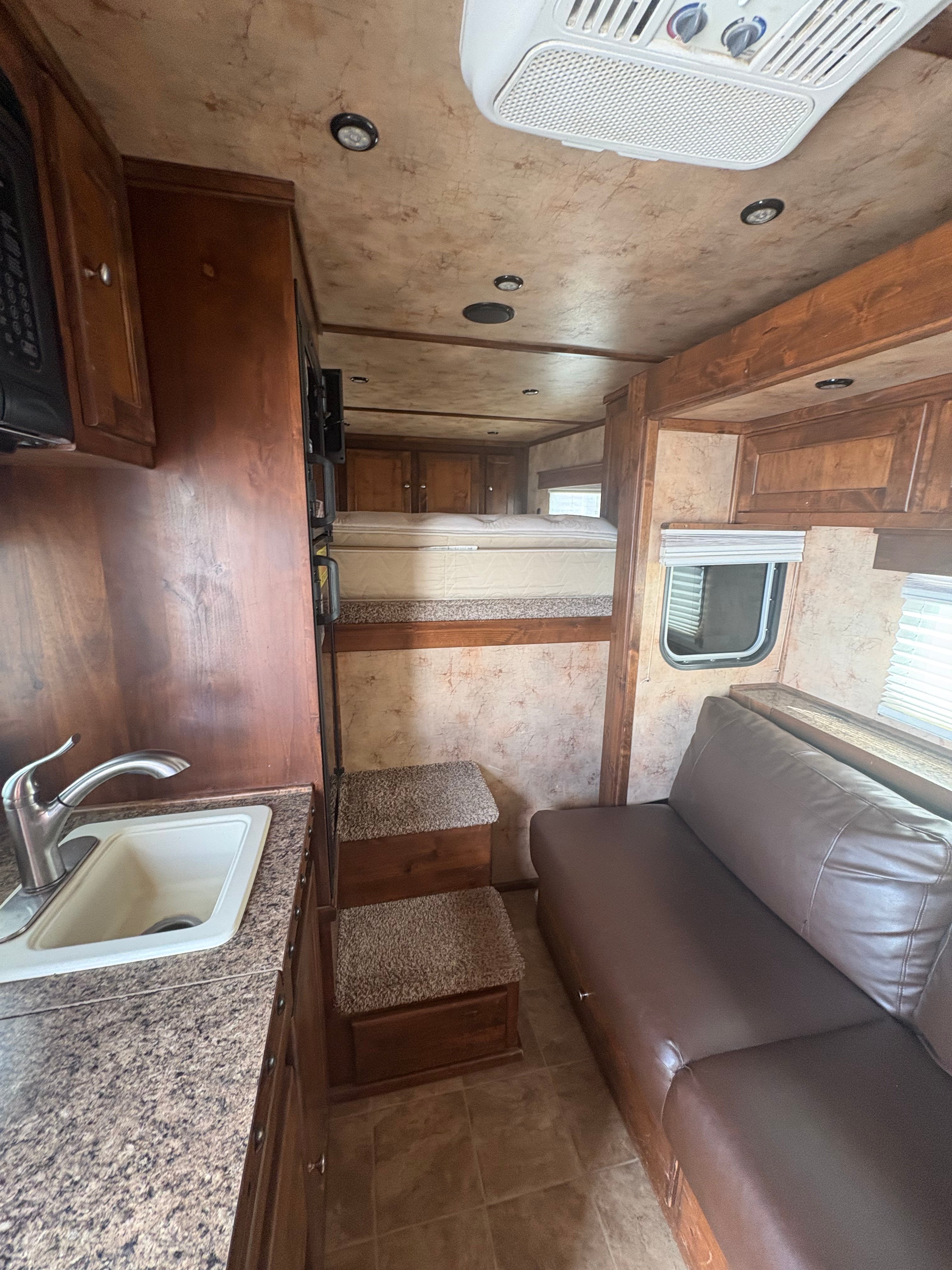 2016 Logan Coach Riot 4 Horse Living Quarters