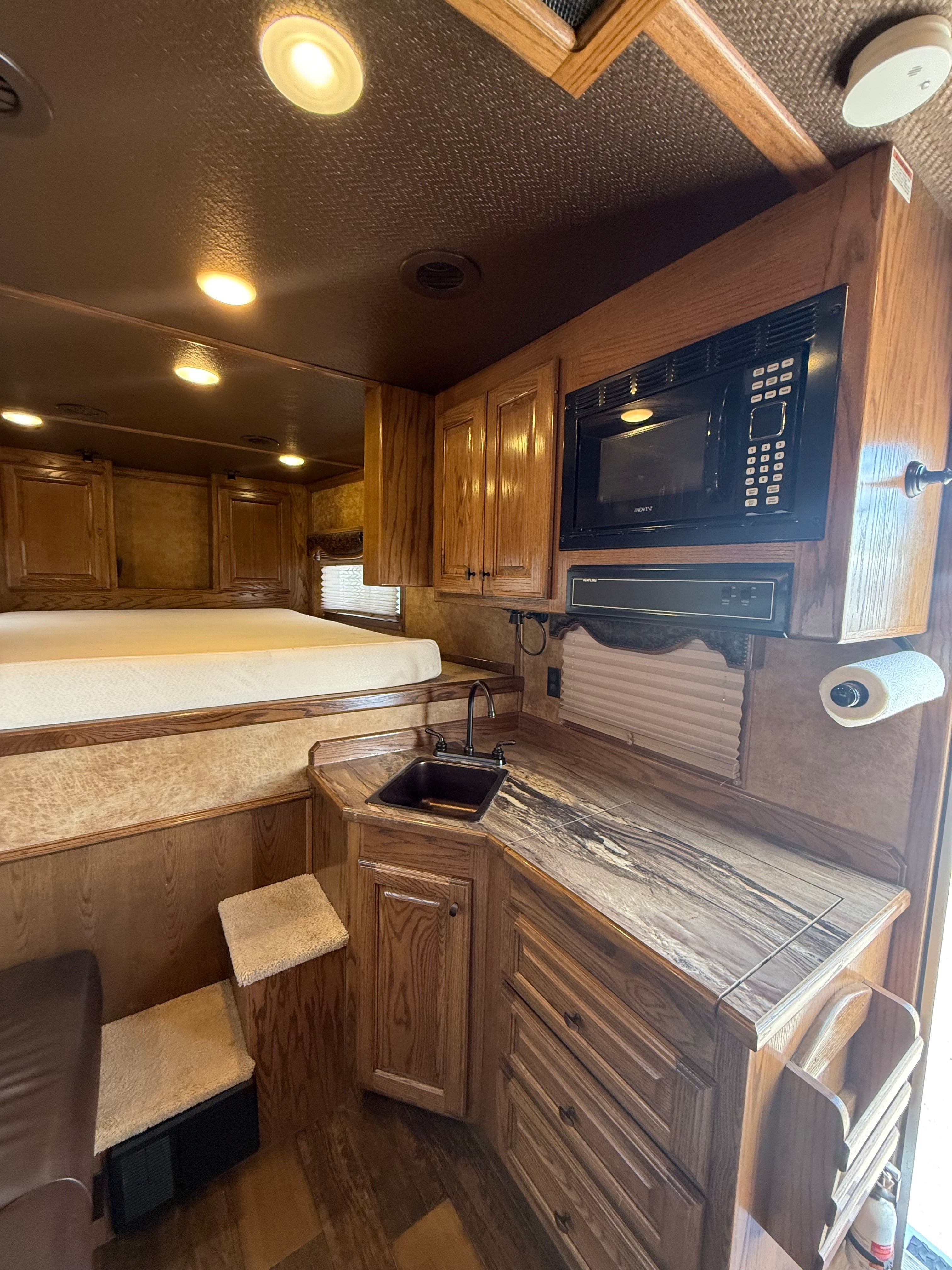 2015 Platinum 4 Horse Living Quarters #07399