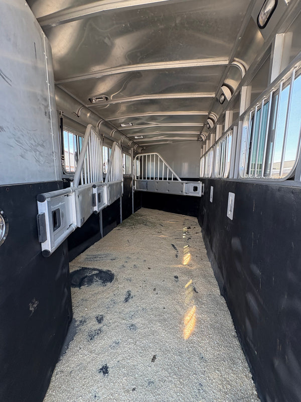 2016 Charmac Outlaw 4 Horse Living Quarters