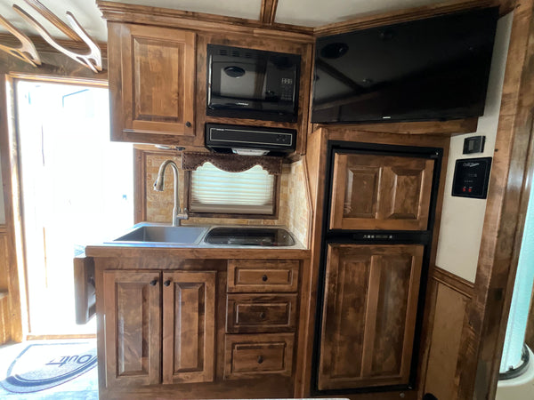 2020 Cimarron 4 Horse Living Quarters