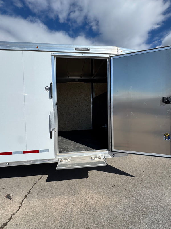 24’ Logan Coach Contractor