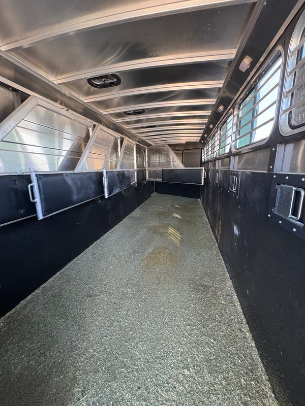 2025 Logan Coach Bullseye XL 6 Horse Gooseneck #13870