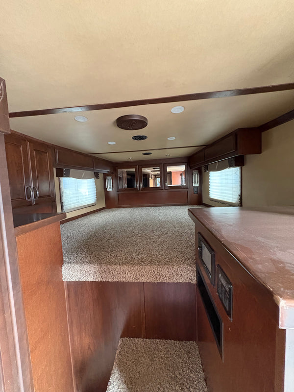 2015 Featherlite 4 HR LQ #40987