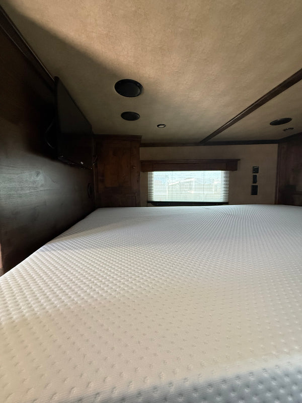 2026 Logan Coach Riot 4 Horse Living Quarters #14008