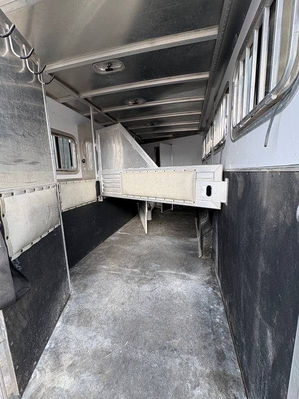 2015 Featherlite 4 HR LQ #40987