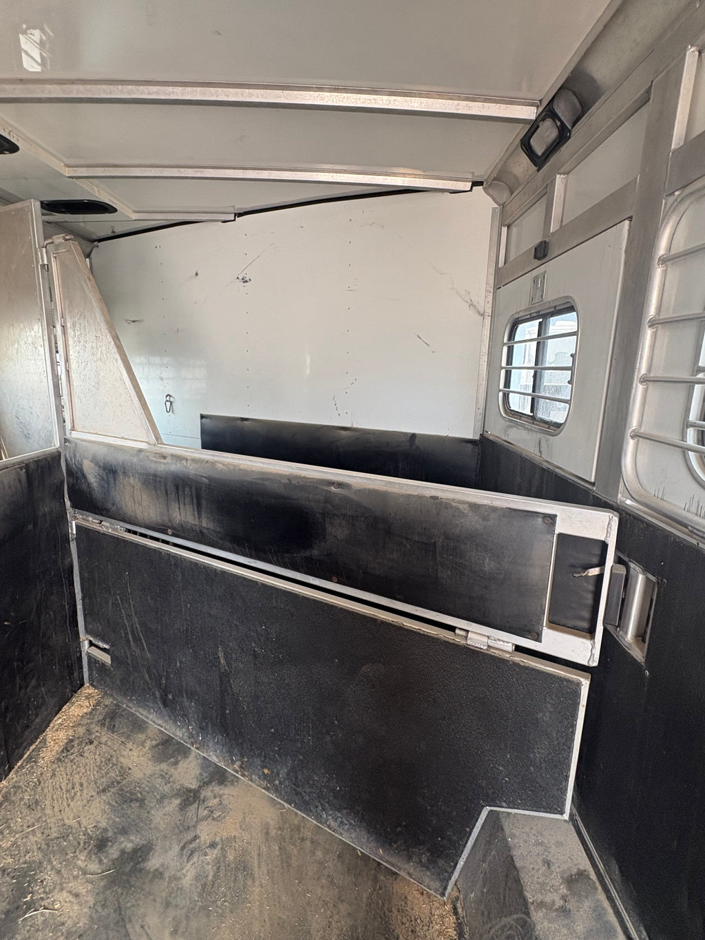 2002 Sundowner 4 Horse LQ