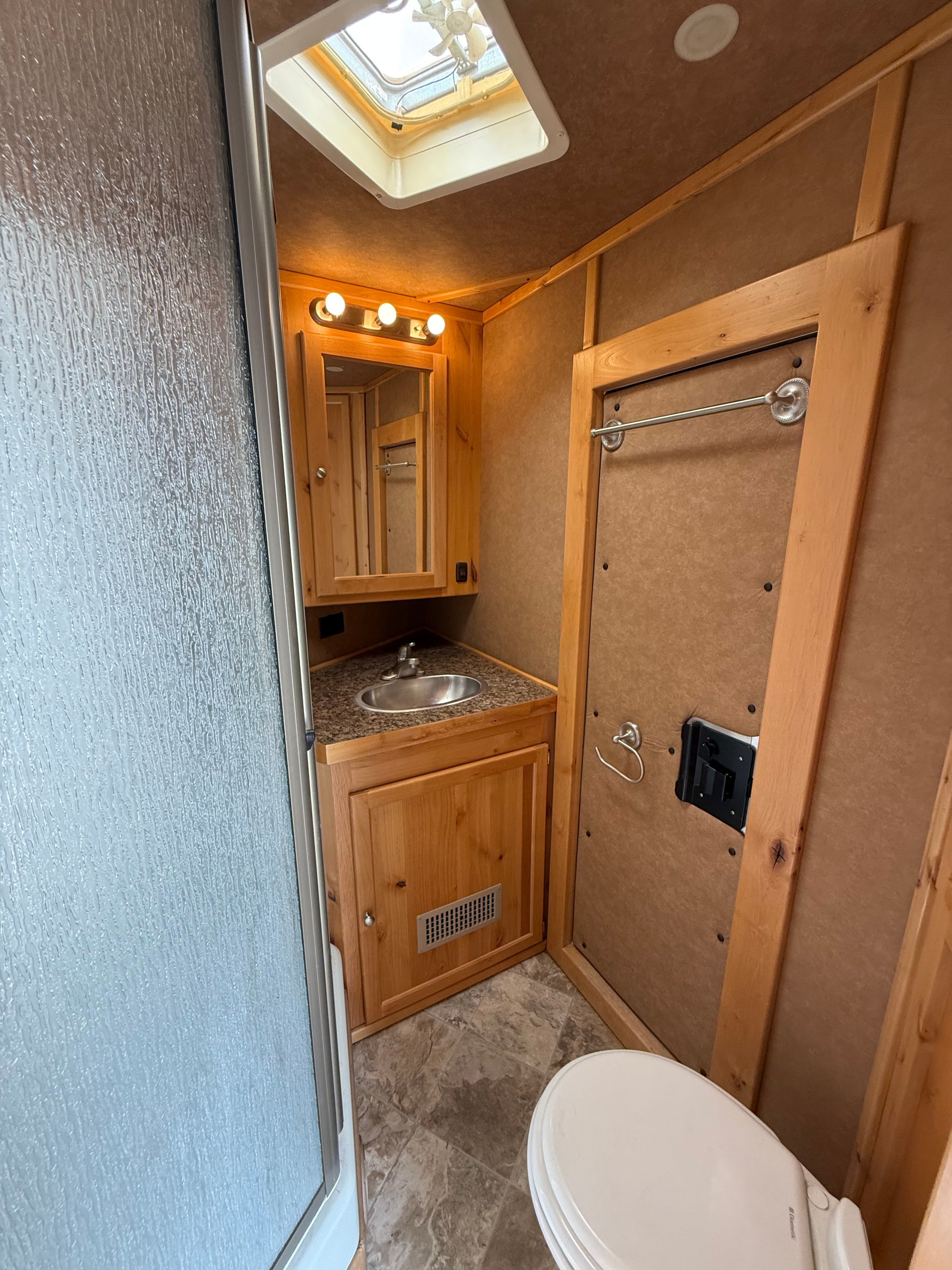 2012 Logan Coach 4H Razor XLT LQ #72351