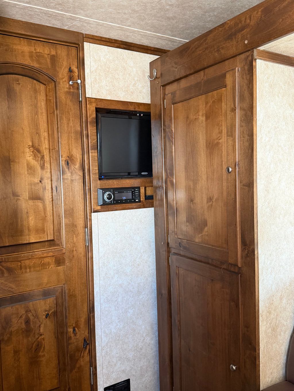 2018 Logan Coach Limited 4 Horse Living Quarters