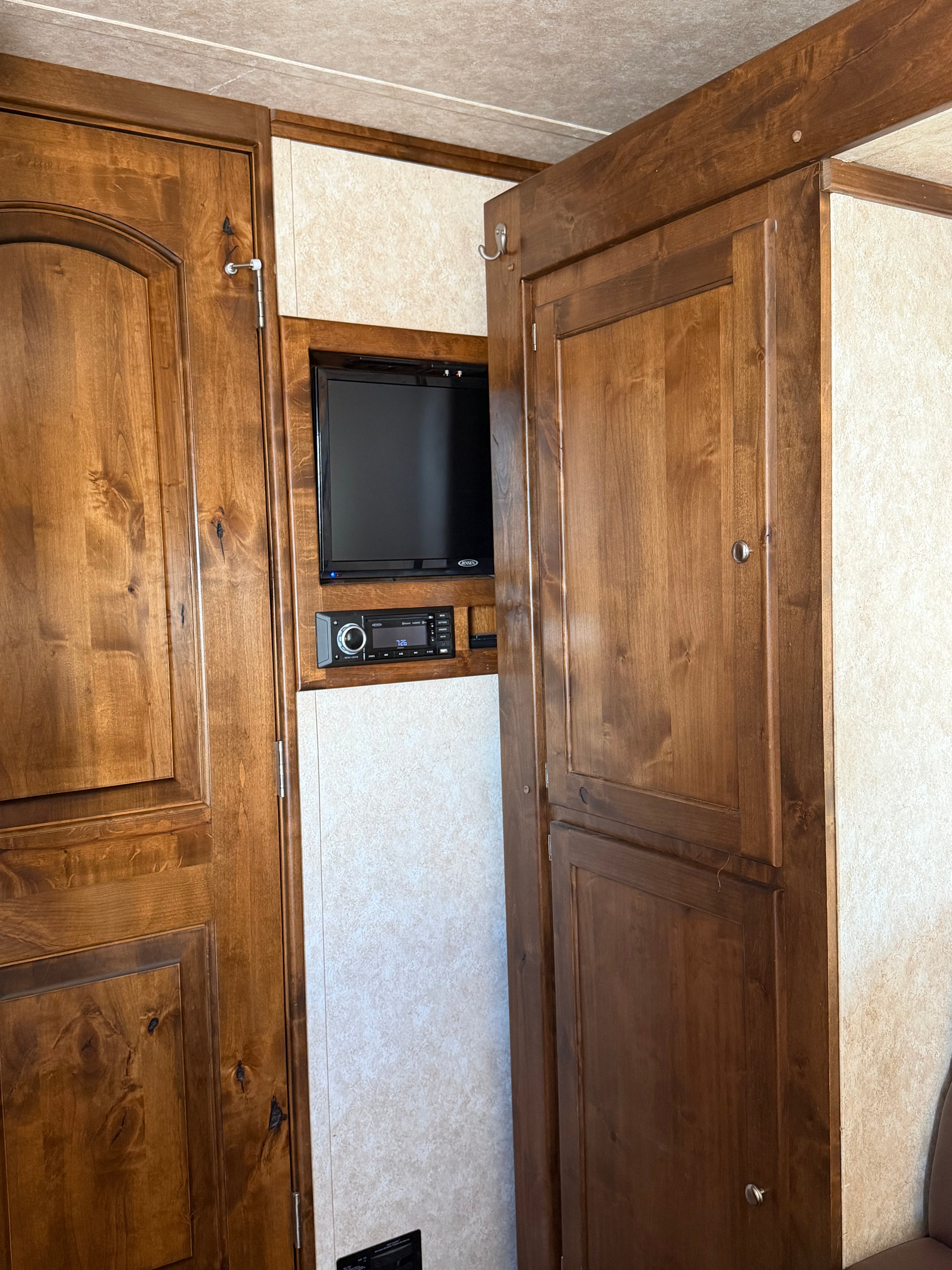2018 Logan Coach Limited 4 Horse Living Quarters