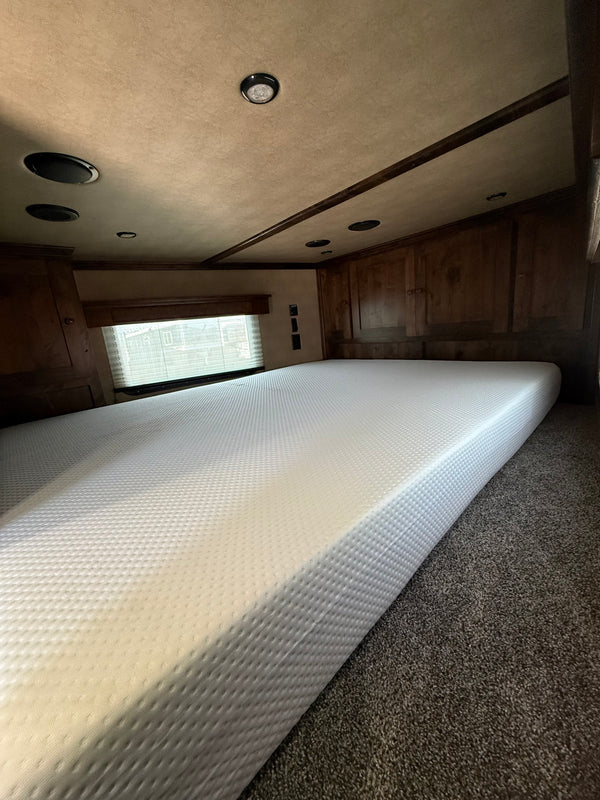 2026 Logan Coach Riot 4 Horse Living Quarters #14008