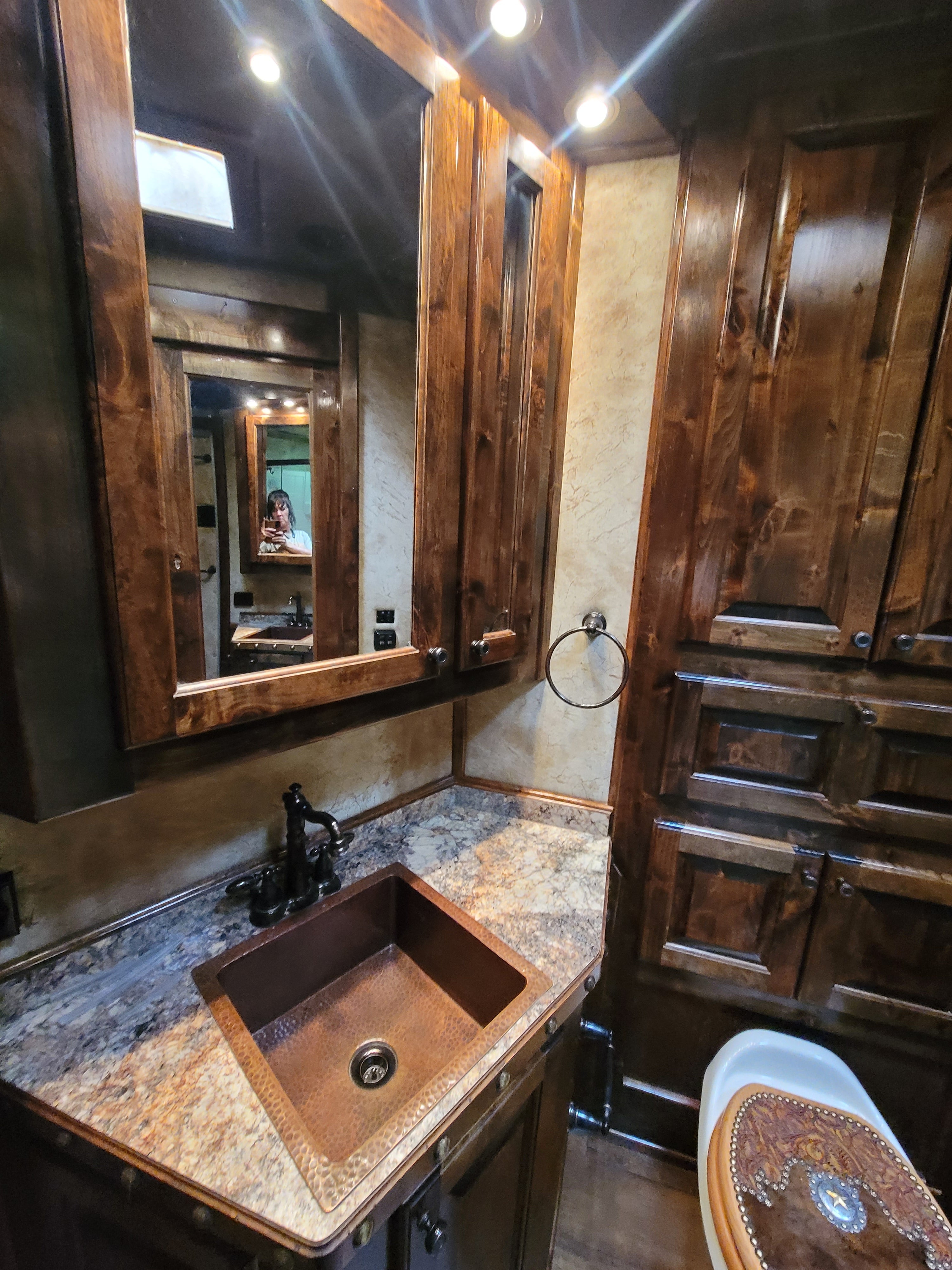 2015 Bloomer 5 Horse Living Quarters