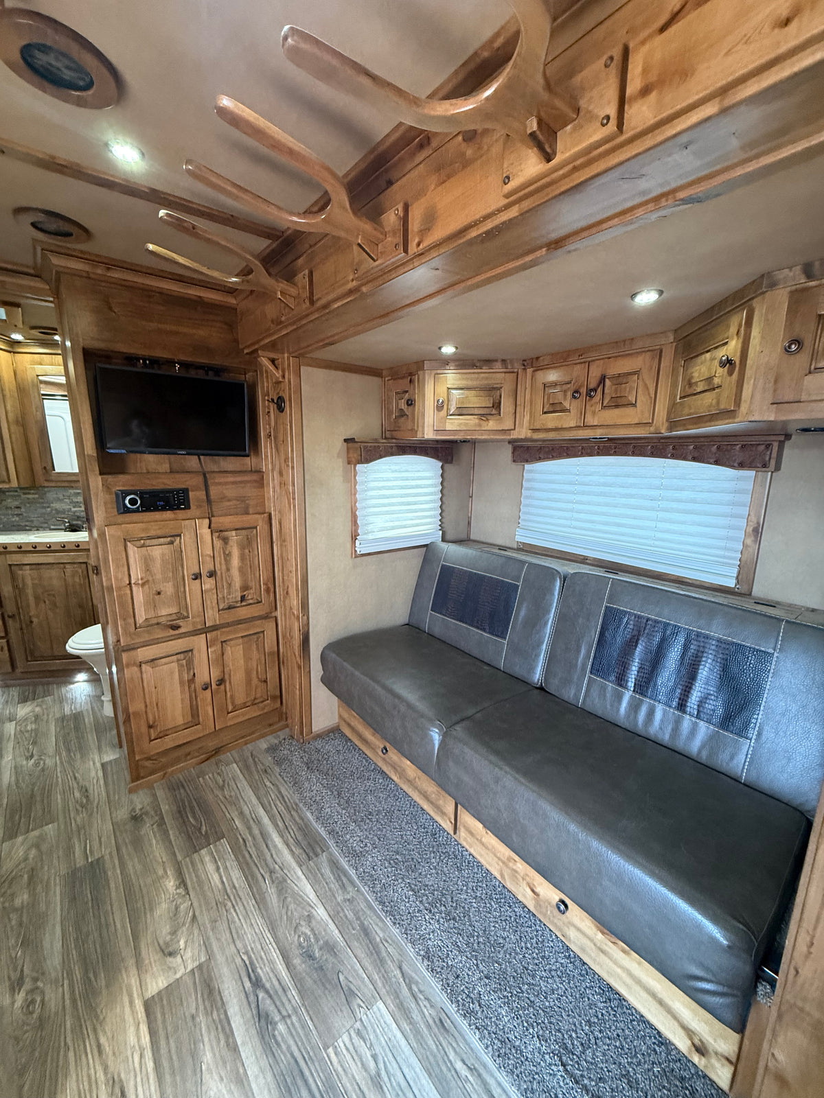 2022 Logan Coach Riot 4H LQ #09718