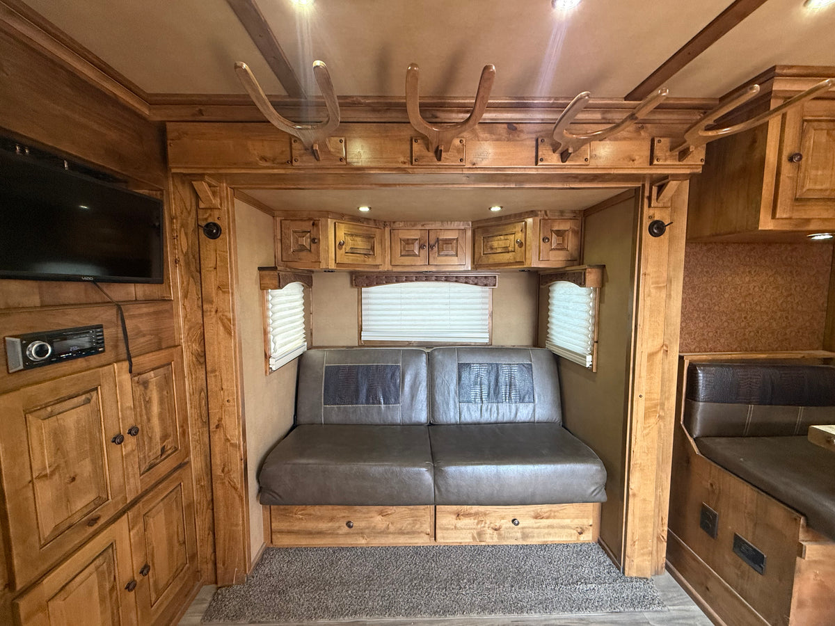 2022 Logan Coach Riot 4H LQ #09718