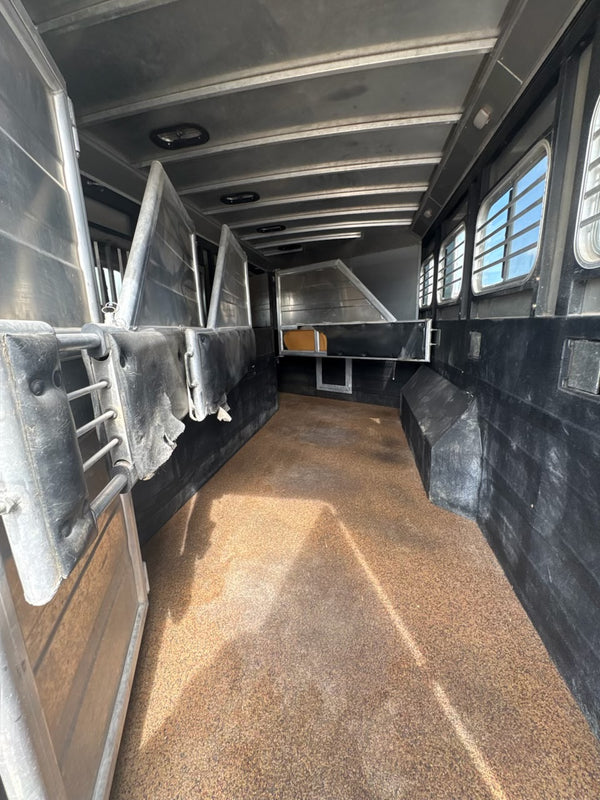 2017 Logan Coach Limited 4 Horse Living Quarters