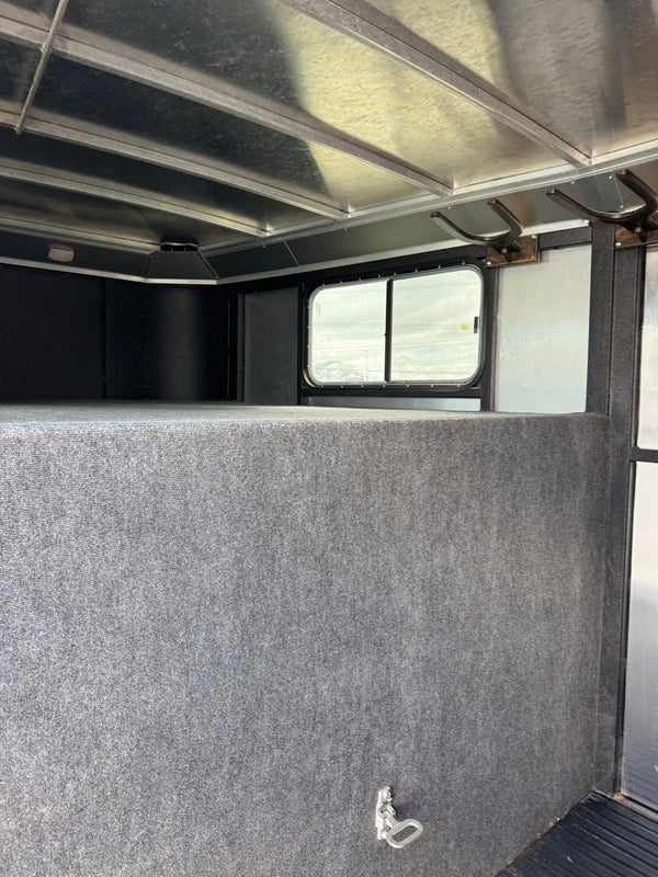 2017 Logan Coach Riot 4 Horse