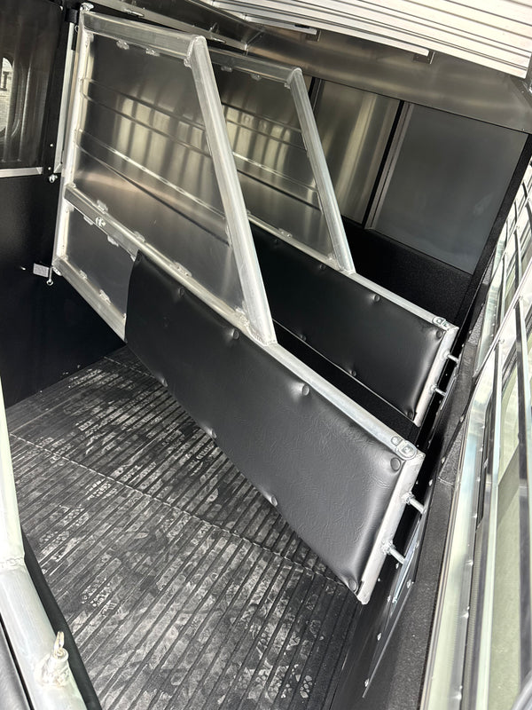 2026 Logan Coach Bullseye XL 4 Horse DMD #14235