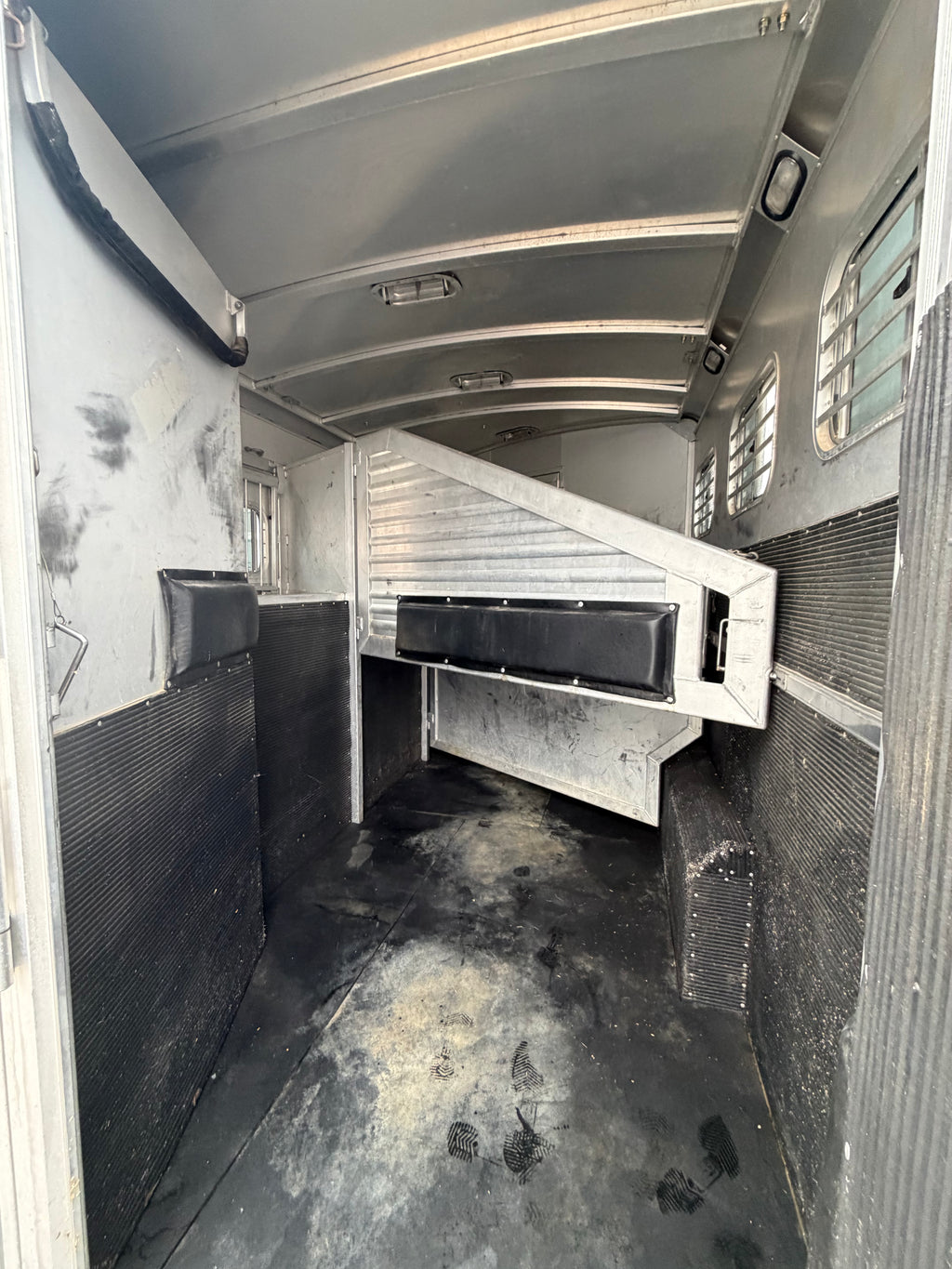 2005 Elite 3 Horse Living Quarters
