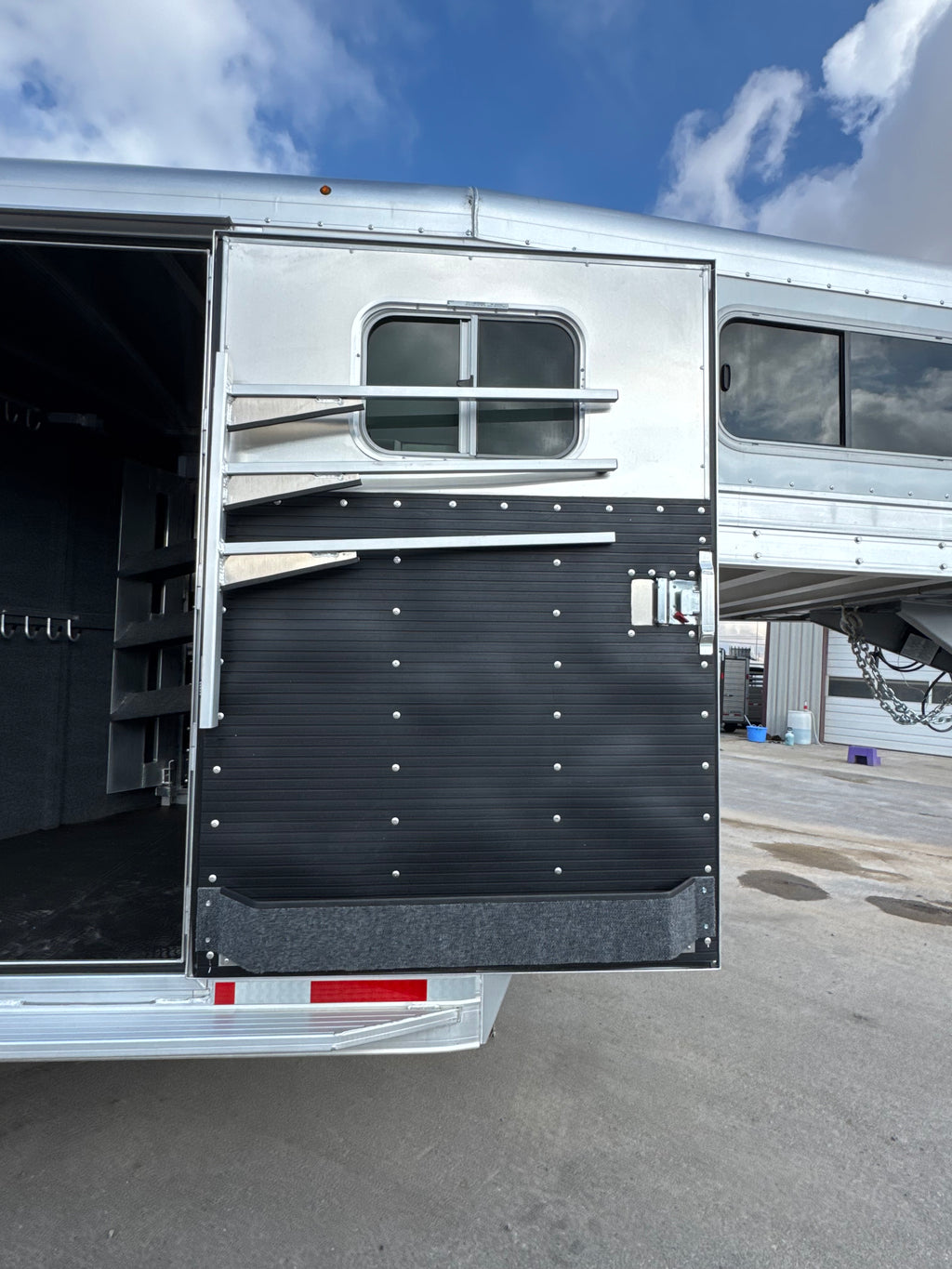 2026 Platinum Coach C-Sport DMD 26’ Stock Combo #13295