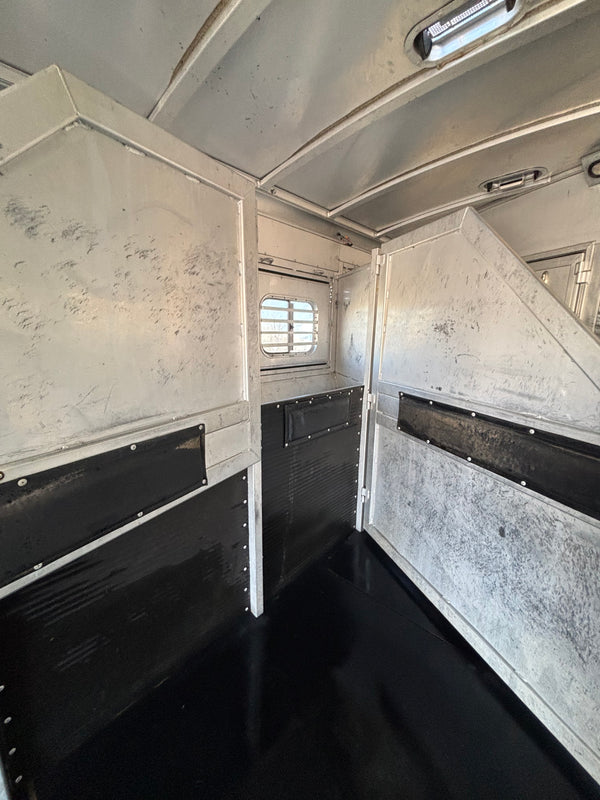 2008 Platinum Coach 5 Horse Living Quarters #4163