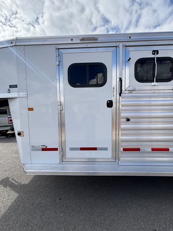 2025 Logan Coach Riot 4 Horse Trailer #13694