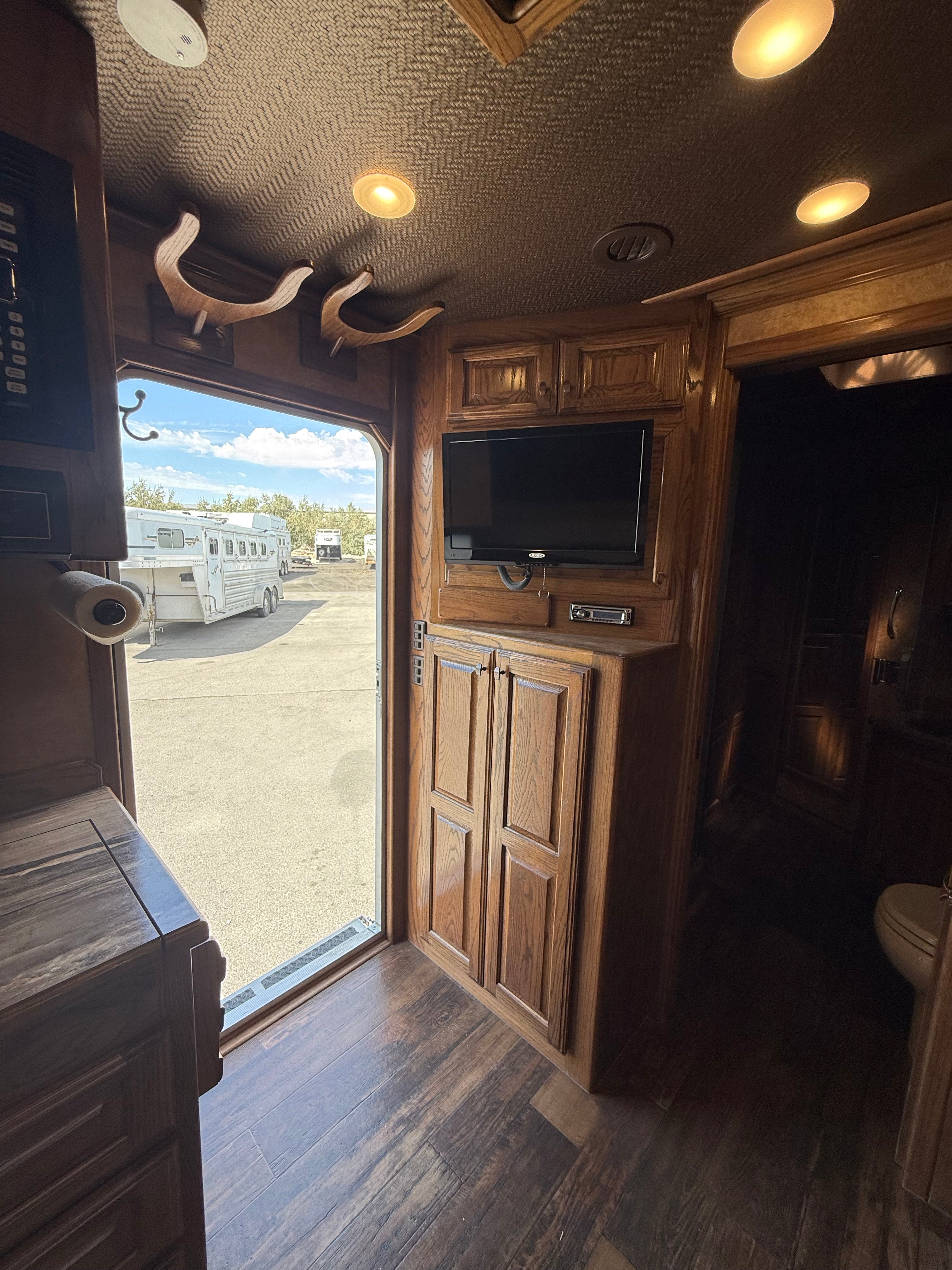 2015 Platinum 4 Horse Living Quarters #07399