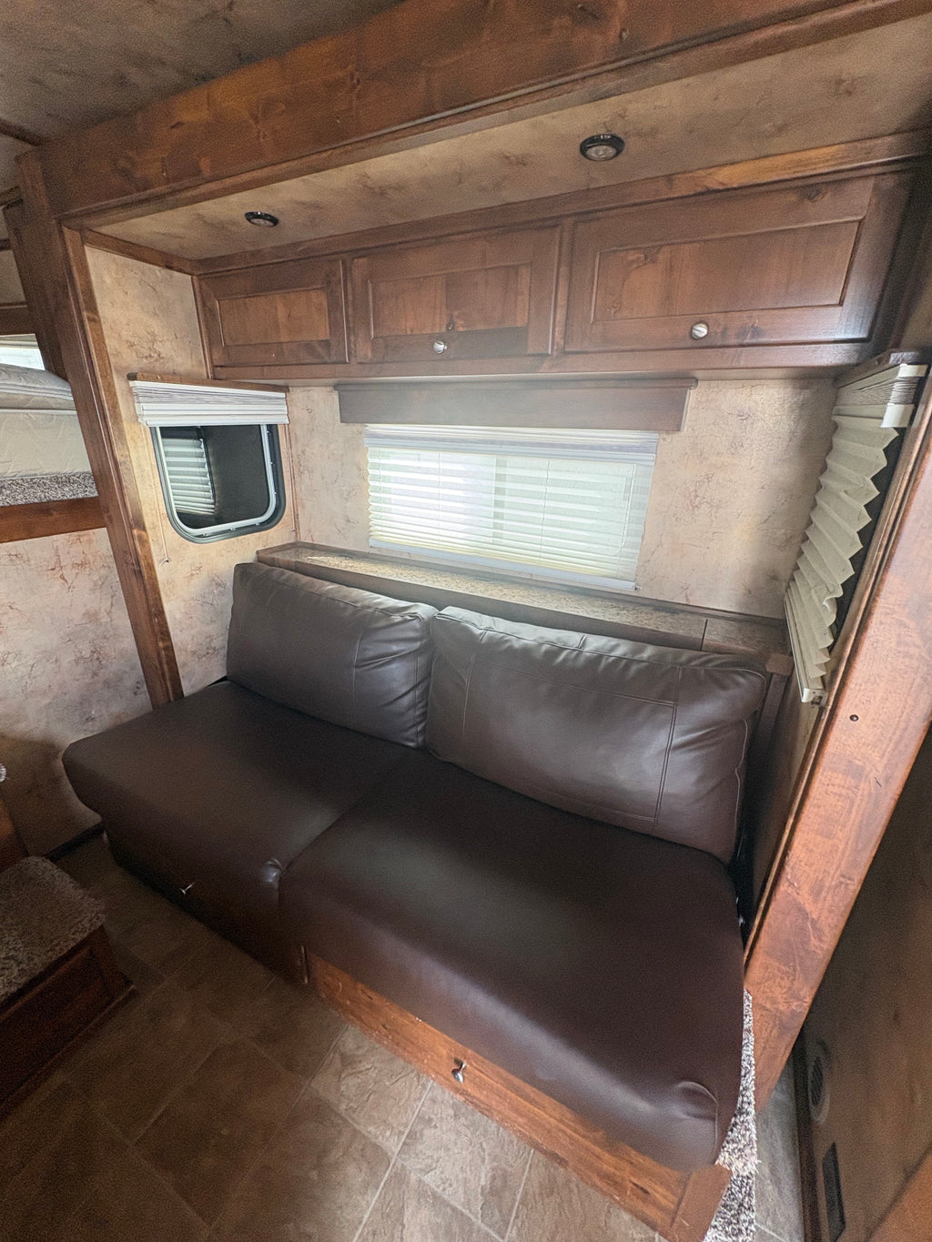 2016 Logan Coach Riot 4 Horse Living Quarters