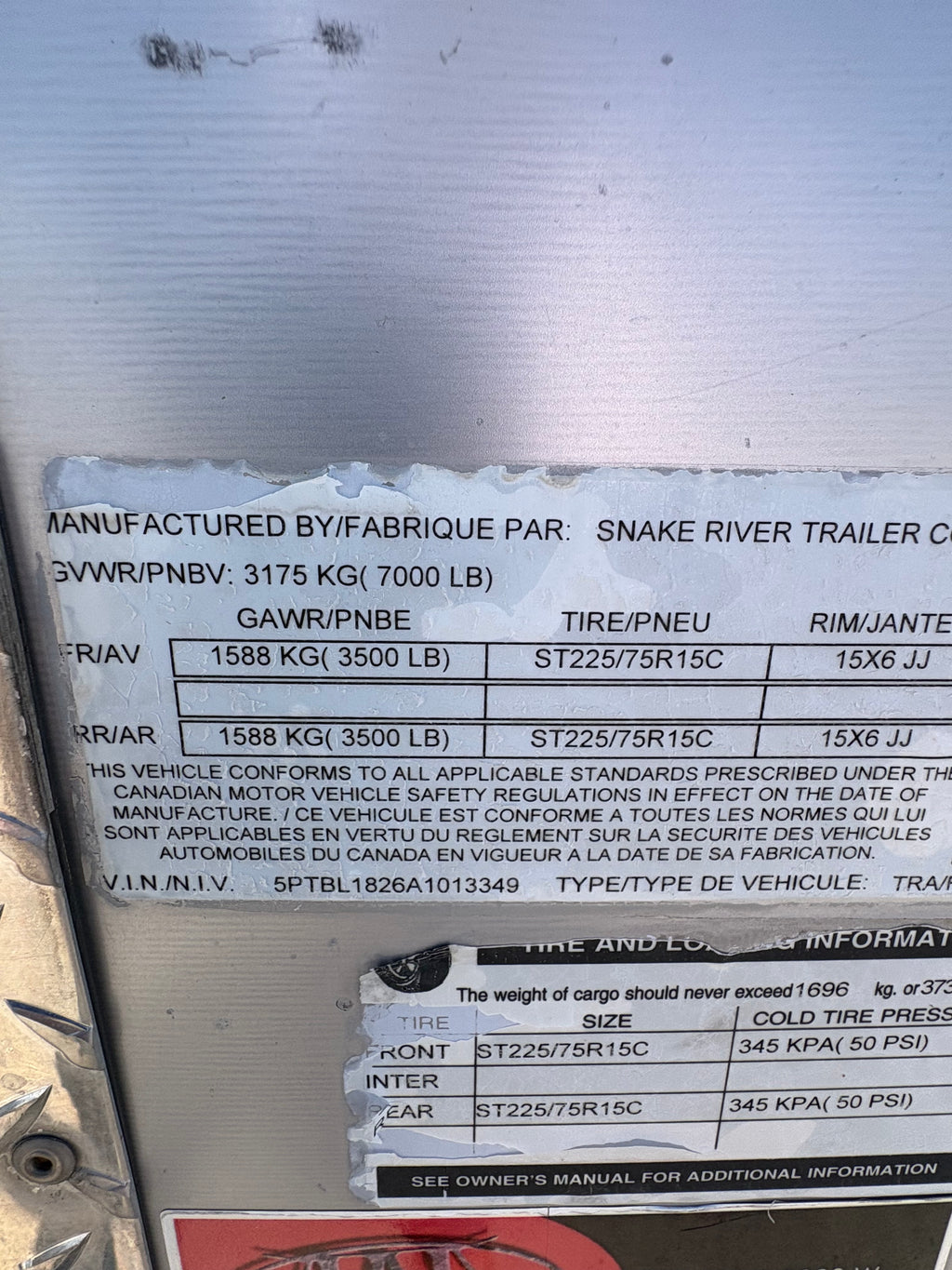 Royal T 3 horse trailer manufacturer label with VIN plate and weight specifications.