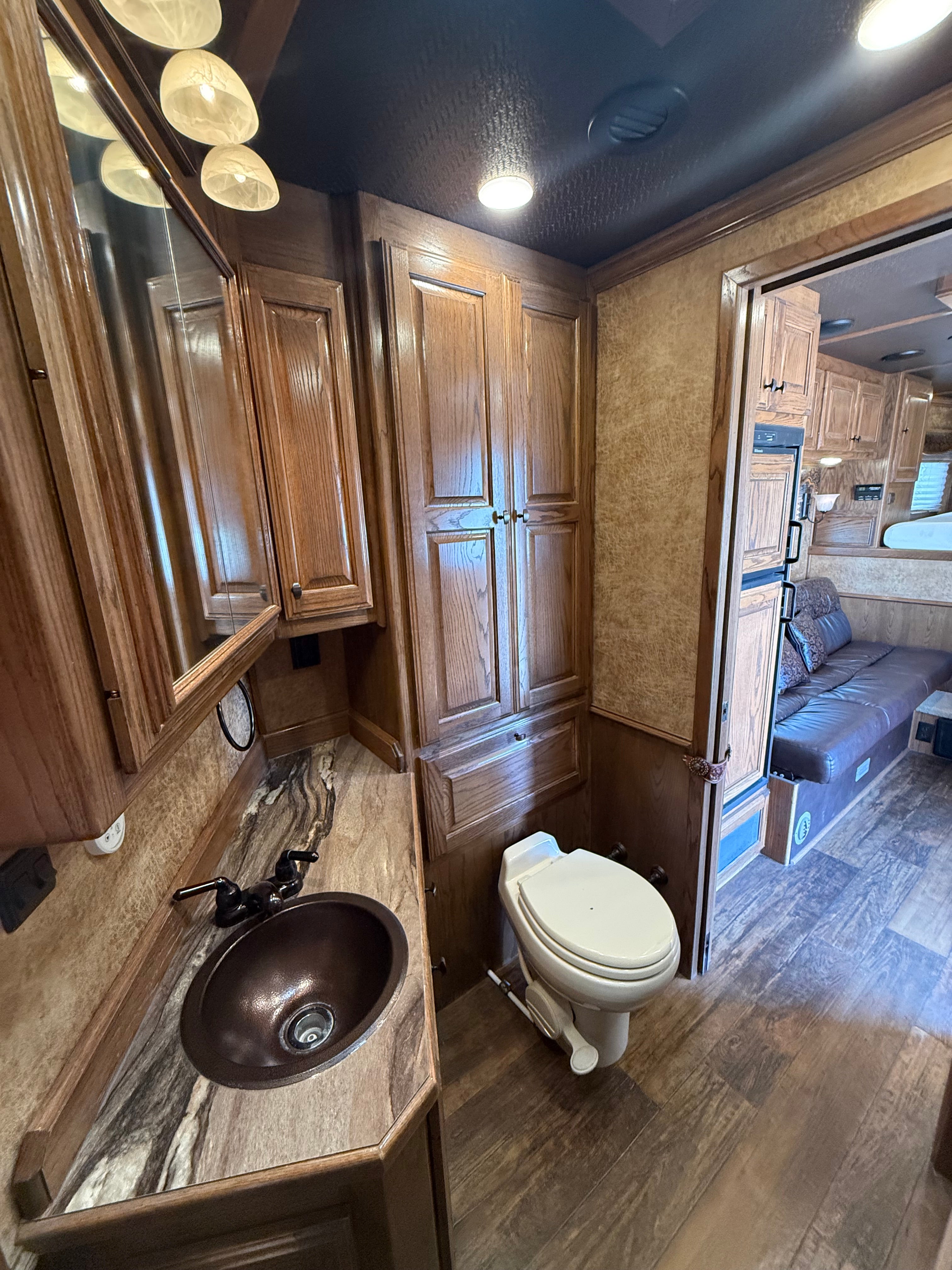 2015 Platinum 4 Horse Living Quarters #07399
