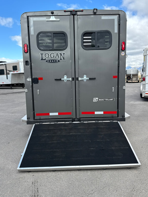 2026 Logan Coach Bullseye XL 4 Horse DMD #14235