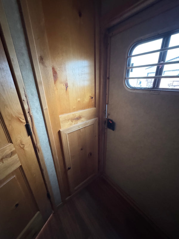 2006 Bloomer 6 Horse Living Quarters