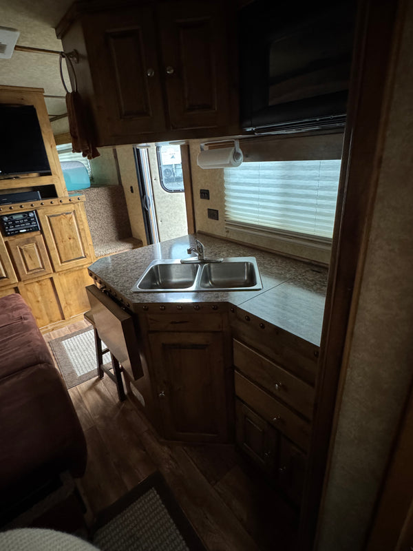 2015 Logan Coach 4 Horse LQ #72021