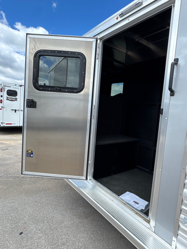 2026 Logan Coach Riot 4 Horse T/T #14157