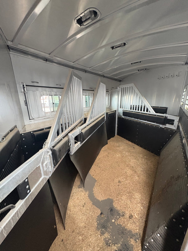 2023 Platinum Coach 4 Horse LQ