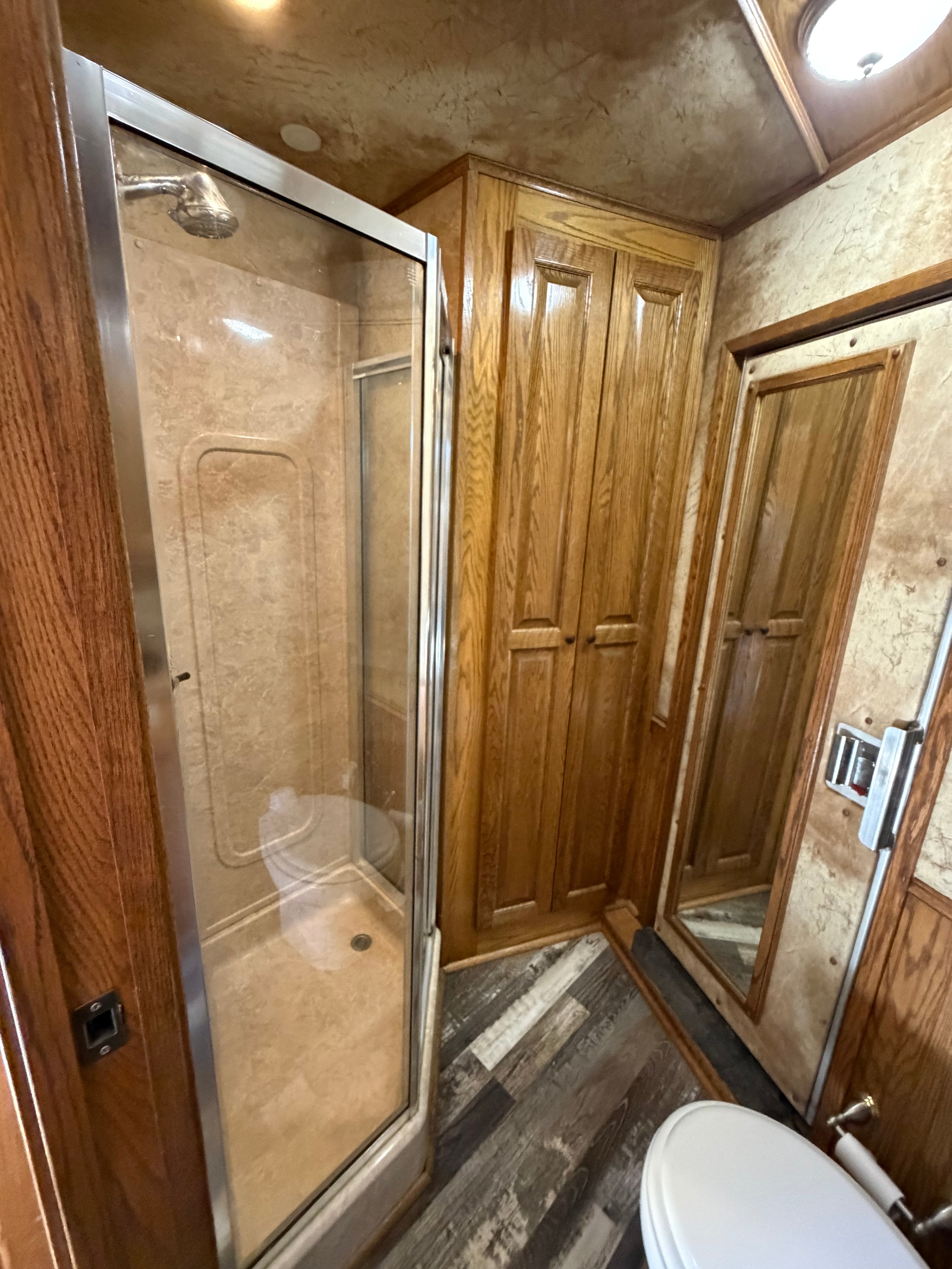 2008 Platinum 4 Horse Living Quarters